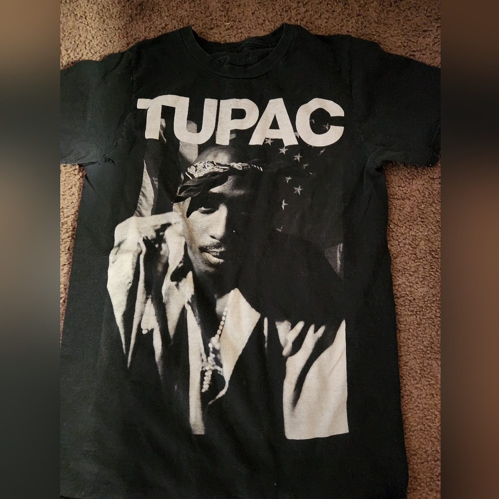 Xs Tupac shirt